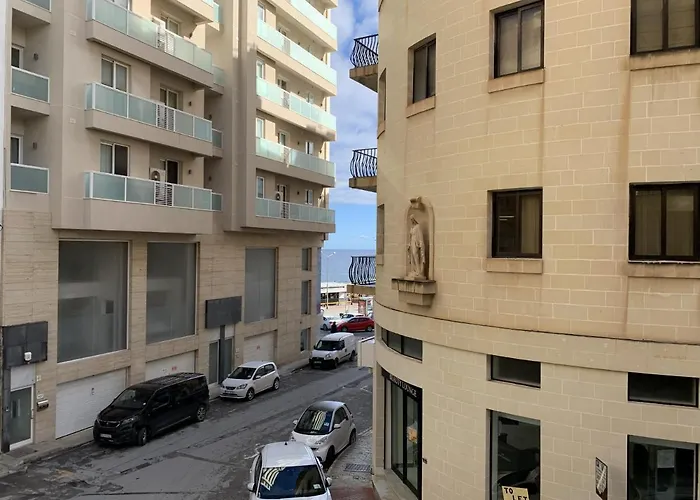 Large Apartment Close To Rocky Beach Mcre1-1